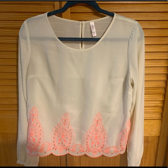 Xhilaration Women’s White and Pink blouse - Picture 2 of 6